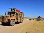 Un carro blindado turco en la frontera con Siria