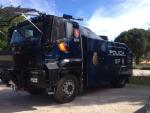 La Policía ha trasladado a Barcelona el camión lanza agua por si lo tiene que usar como dotación antidisturbios