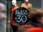 Santander, Bankia, ING... Los bancos ya lanzan sus 'ofertas de dinero' ante el Black Friday