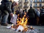 Queman copias de la Constitución Española en Cataluña