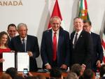 Chrystia Freeland, Manuel López Obrador, José Antonio Seade Kuri y Robert Lighthizer posan durante la firma de la nueva versión del acuerdo.