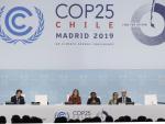 La ministra chilena de Medio Ambiente, Carolina Schmidt (c), preside la sesión plenaria de la Cumbre del Clima COP25, este viernes