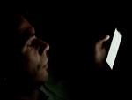 Lanzan un protector 'made in Spain' contra la luz azul de los móviles