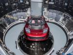 Imagen del Tesla Roadster dentro del cohete con rumbo a Marte. / EFE