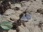 Plástico en la playa, contaminación, recurso, medio ambiente