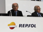 Luis Suárez de Lezo y Antonio Brufau en una junta de accionista de la Repsol.