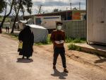Grecia cerca otro campo de refugiados al detectar un positivo de coronavirus en él