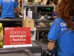 Polémica entre empleados de Carrefour por presiones para hacer de reponedor