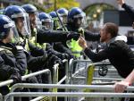Graves disturbios entre policías y manifestantes de ultraderecha contrarios al movimiento antirracista en Londres