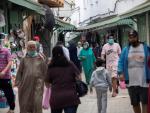 Ciudadanos con mascarillas en Rabat, Marruecos, el 12 de junio de 2020
