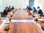 Reunión de trabajo entre el presidente del Gobierno, Pedro Sánchez, y el CEO de Airbus, Guillaume Faury.
