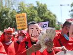 Varios trabajadores de las plantas de Nissan en Barcelona protestan contra la empresa