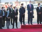 El Rey Felipe VI, a su llegada a Bolivia, junto a Pablo Iglesias, que forma parte de la delegación