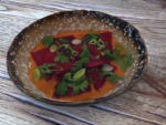 80 grados restaurante plato 3d realidad aumentada Raviolis de Chilli Crab con salsa Thai de cacahuetes