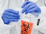 EuropaPress_3240633_17_july_2020_us_rock_island_health_worker_places_sample_into_biohazard_bag
