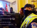 Policia EEUU se hace fotos con manifestantes