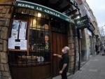 El hostelero Luis María Pérez, abre su bar este miércoles en Bilbao, tras el fallo del TSJPV.