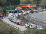 Cientos de vehículos han colapsado hoy la autovía A-4 a su paso por Jaén organizados en tres caravanas que han confluido poco antes del puerto de Despeñaperros, la salida de Andalucía hacia Castilla-La Mancha