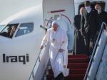 El Papa Francisco I llega al aeropuerto internacional de Erbil antes de reunirse con el segundo presidente de la región autónoma del Kurdistán, Nechirvan Barzani.