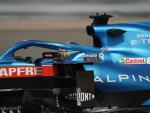 Fernando Alonso, del equipo Alpine, participa en el periodo de pruebas en el circuito internacional de Baréin.