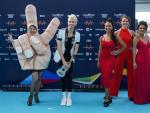 Jendrik, el representante de Alemania, llega a la alfombra turquesa antes de la ceremonia de apertura de Eurovision.