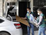 Miembros de la UCO se llevan material de la vivienda del exvicealcalde de Valencia, Alfonso Grau