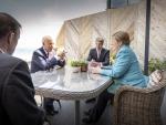 Angela Merkel, canciller alemana, y Joe Biden, presidente de EEUU, con los asesores de política exterior Jan Hecker y Jake Sullivan.
