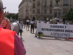 Imágenes de la protesta de decenas de militares frente al Congreso de los Diputados para reclamar "un sueldo justo".