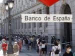 Colas en el Banco de España en el último día de intercambio de pesetas.