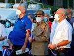 El presidente de Cuba, Miguel Diaz-Canel, y Raúl Castro participan en un acto de apoyo a la revolución, en La Habana.