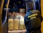 La Guardia Civil detiene a 26 integrantes de una red dedicada al tráfico de hachís por las costas de Málaga