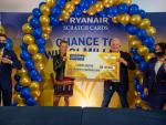 Fotografía de Lorena Faitini, pasajera de Ryanair que ganó 100.000 € en la lotería de la aerolínea.