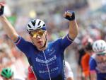 El ciclista neerlandés del Deceuninck Fabio Jakobsen celebra su victoria durante la octava etapa de la Vuelta a España.