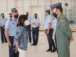 La ministra de Defensa, Margarita Robles, recibe en la base aérea de Zaragoza a los militares que llegan de Kabul, Afganistán.