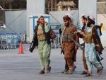 Patrullas del talibán en el aeropuerto de Kabul, en Afganistán.