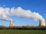 Torres de enfriamiento de la central nuclear Golfech, propiedad de la compañía de electricidad de Francia EDF.