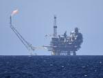 Una plataforma de gas y petróleo frente a la costa de Libia en el Mediterráneo.