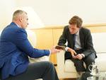 El alcalde de Madrid, José Luis Martínez-Almeida, en una reunión con su homólogo de Kiev, Vitali Klitschko
