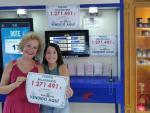 Dueñas de una administración de loterías que entregaron el premio millonario de Bonoloto.