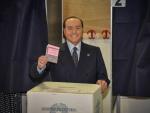 Berlusconi votando