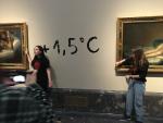 Activistas se pegan a un cuadro en el Prado
