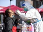La UE propone donar vacunas a China para frenar la ola de contagios de Covid