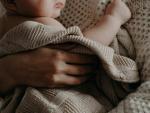 Un tribunal de España aprueba un permiso de maternidad de 26 semanas a una madre soltera