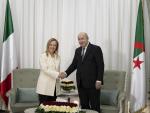 El presidente de Argelia, Abdelmajid Tebune, recibe a la primera ministra de Italia, Giorgia Meloni