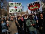 Miles de personas marchan contra el desmantelamiento de la Sanidad Pública