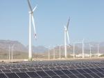 Aerogeneradores y paneles solares en la inauguración del mayor complejo de generación de energías renovables de Canarias