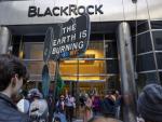 Protesta climática en la sede de BlackRock.