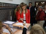 La mujer del presidente del Gobierno, Pedro Sánchez, Begoña Gómez, ejerce su derecho al voto en el colegio Nuestra Señora del Buen Consejo, este domingo, durante las elecciones locales municipales y autonómicas.