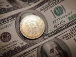 El bitcóin vuelve a caer y se aferra los 25.000 dólares tras la demanda a Binance