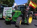 5312854_hombre_subido_tractor_participa_tractorada_convocada_union_uniones (1) (1)